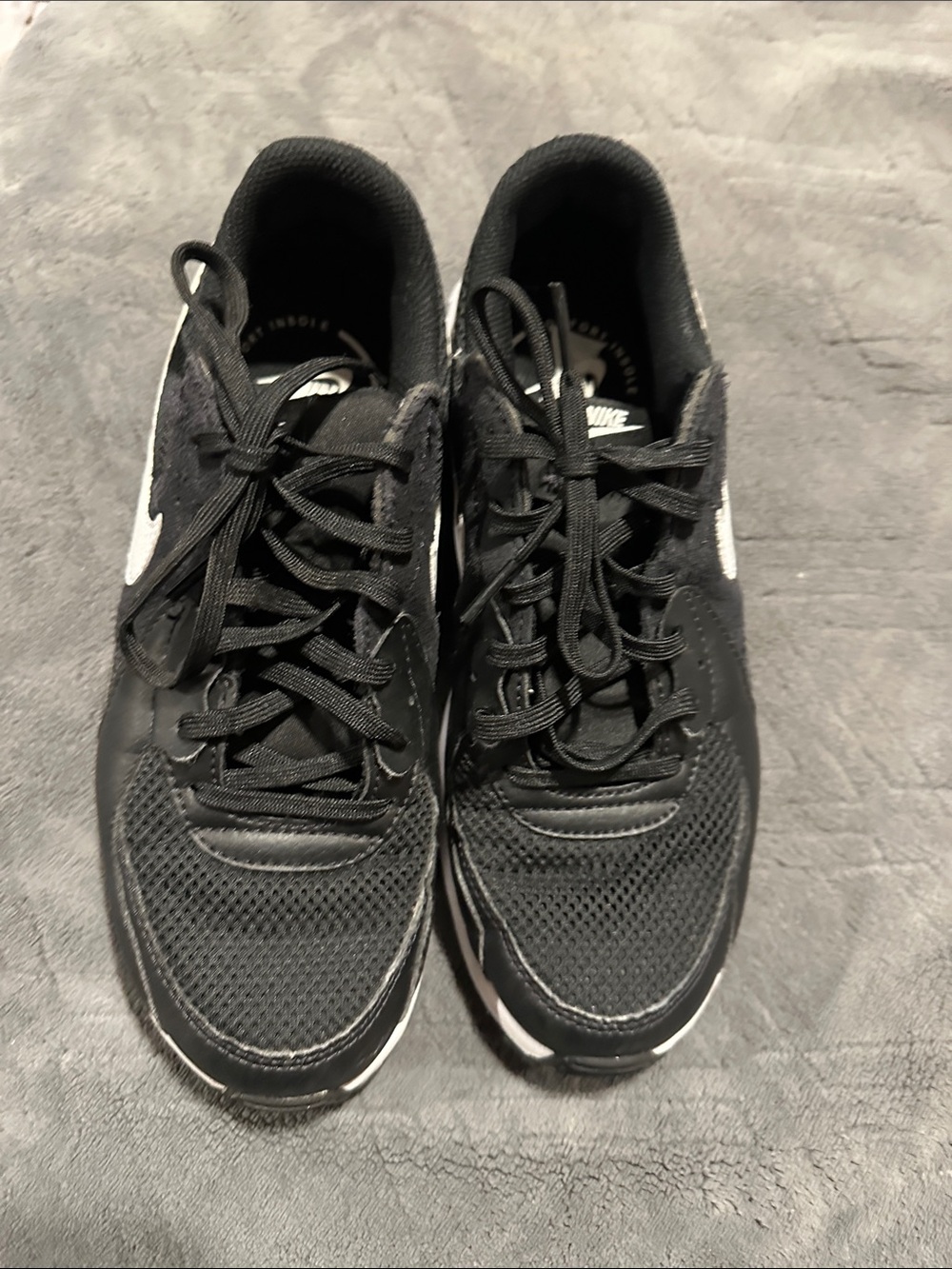 Nike Men’s Black & White Casual Sneakers
